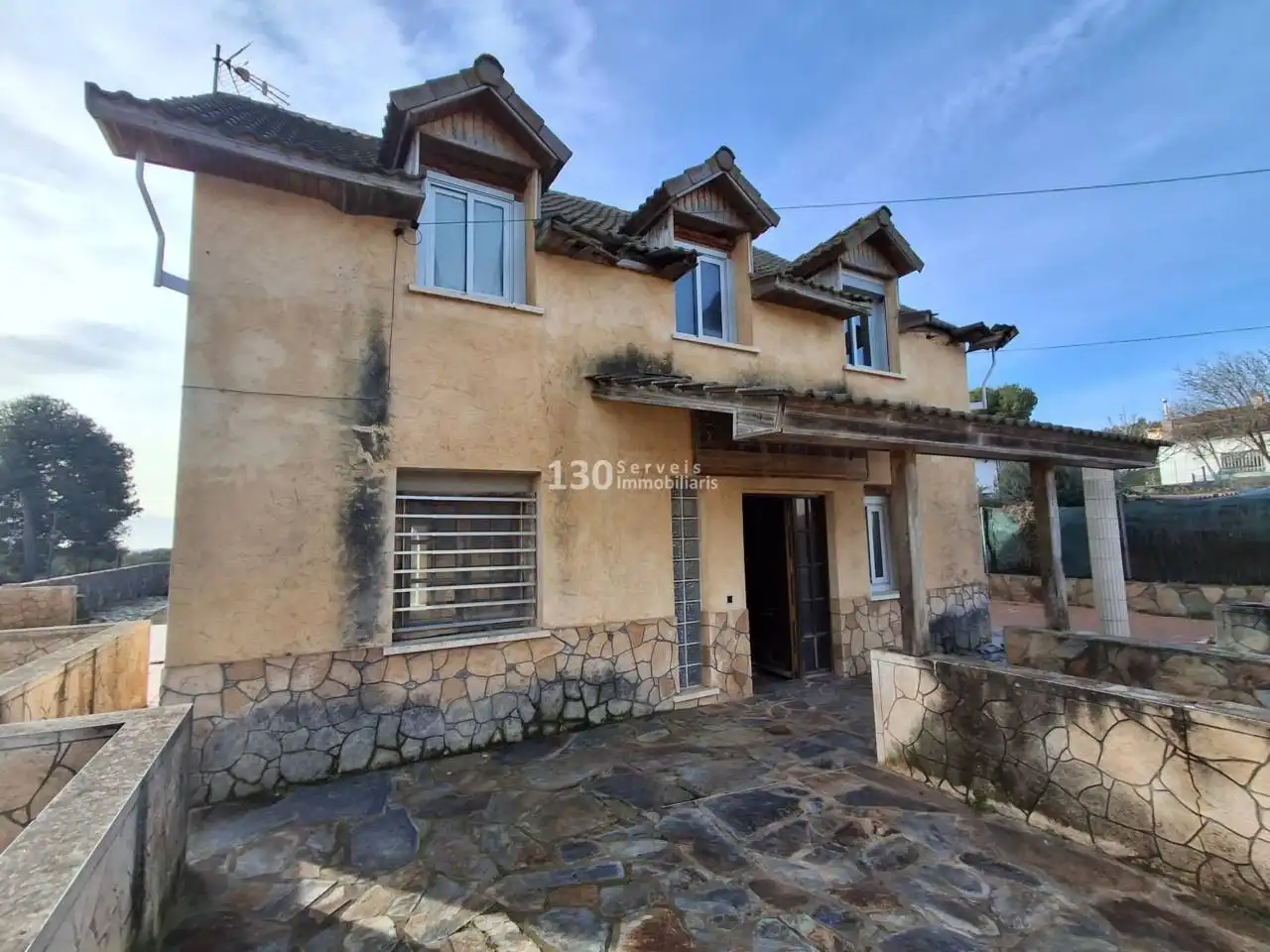 Vista exterior de Casa o xalet en venda en Cabra del Camp amb Jardí privat, Parquet i Terrassa