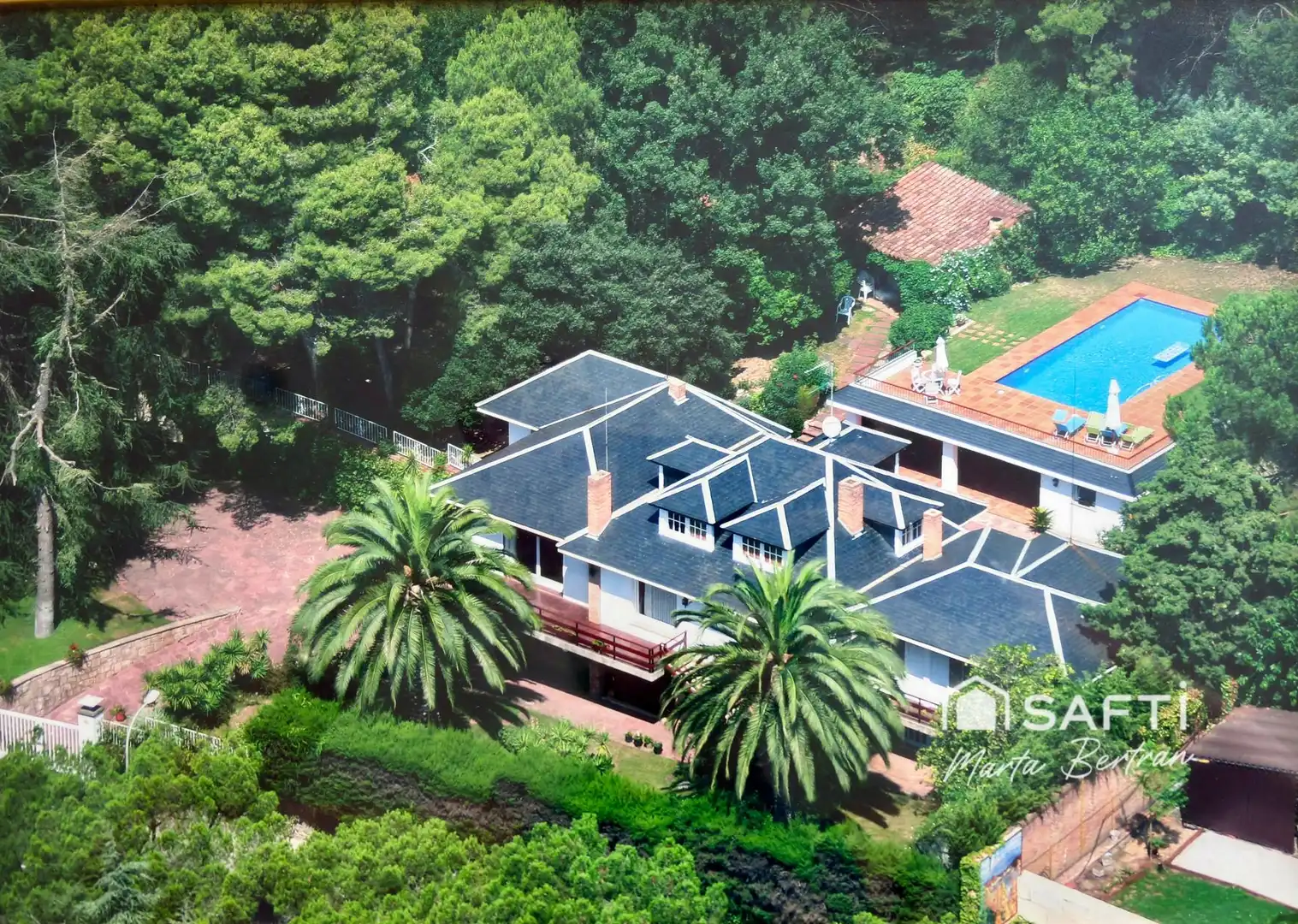 Außenansicht von Country house zum Verkauf in Sant Feliu de Codines mit Heizung, Terrasse und Schwimmbad