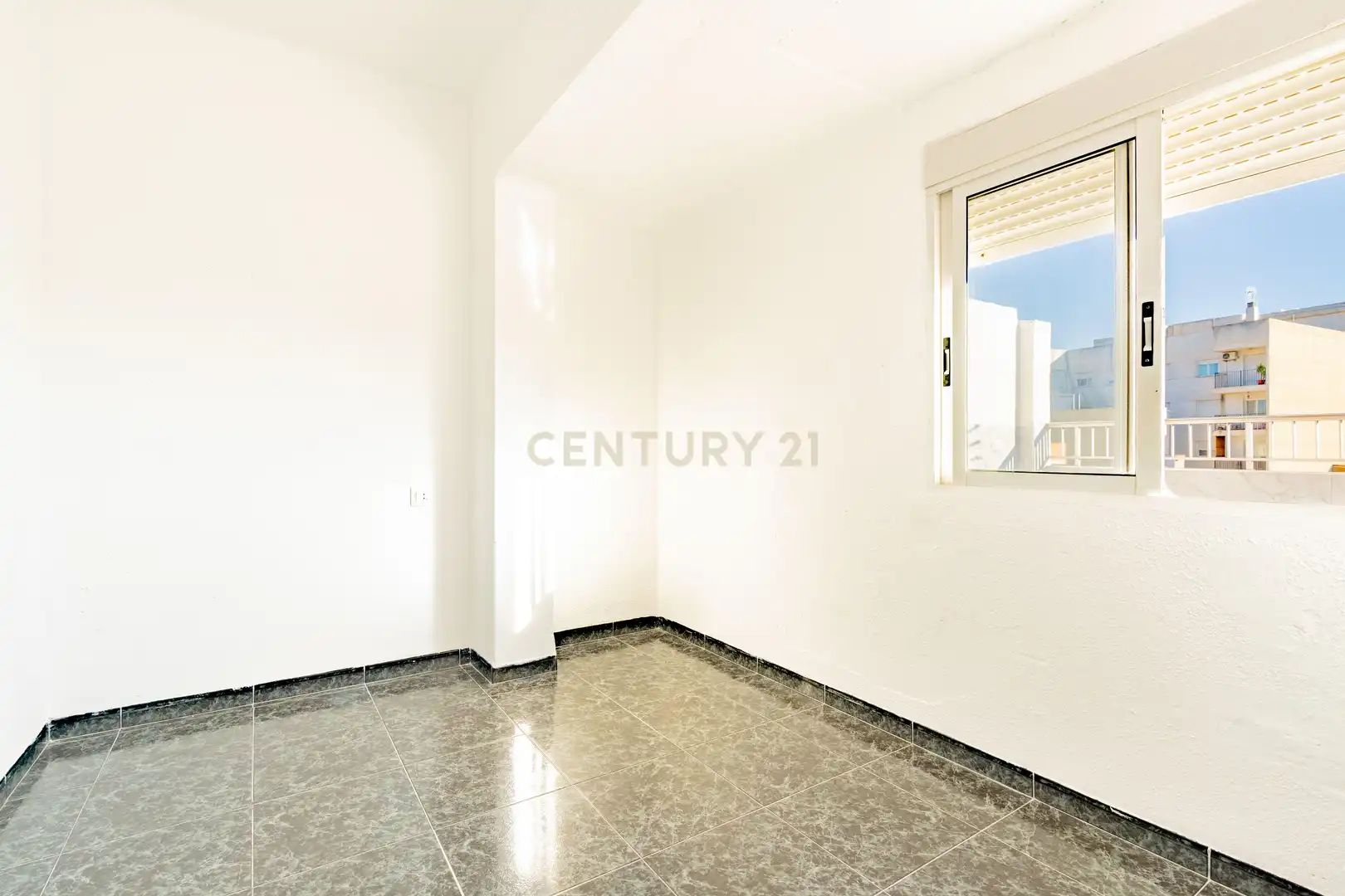 Habitación de Piso en venta en Sollana con Balcón