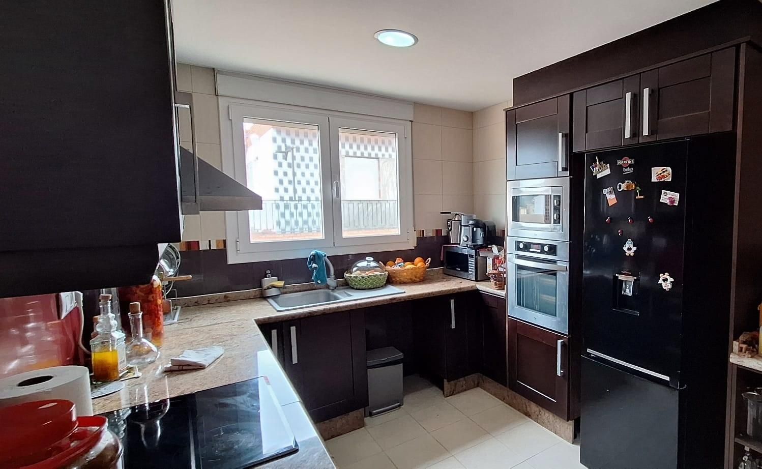 Kitchen of Flat for sale in Chella  with Air Conditioner, Terrace and Storage room