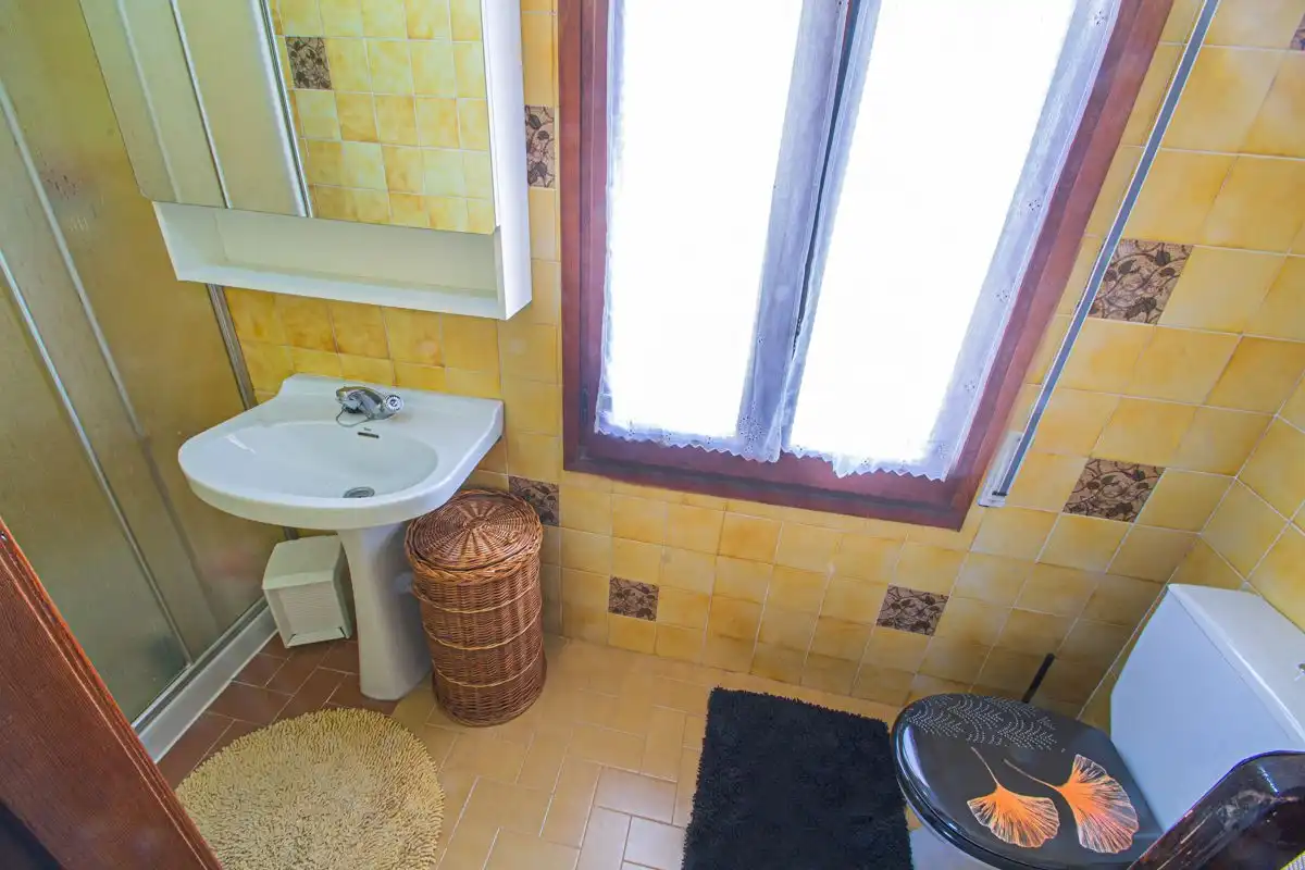 Bathroom of Houses for sale in Calpe / Calp  with Air Conditioner, Heating and Private garden