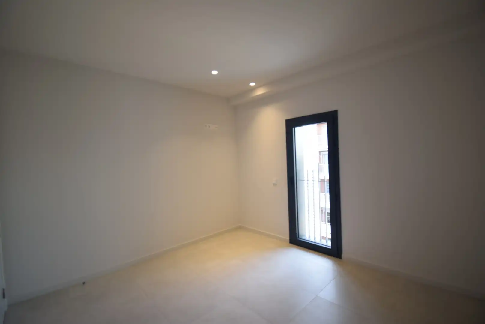 Wohnung zur Miete in Girona mit Klimaanlage, Heizung und Balkon