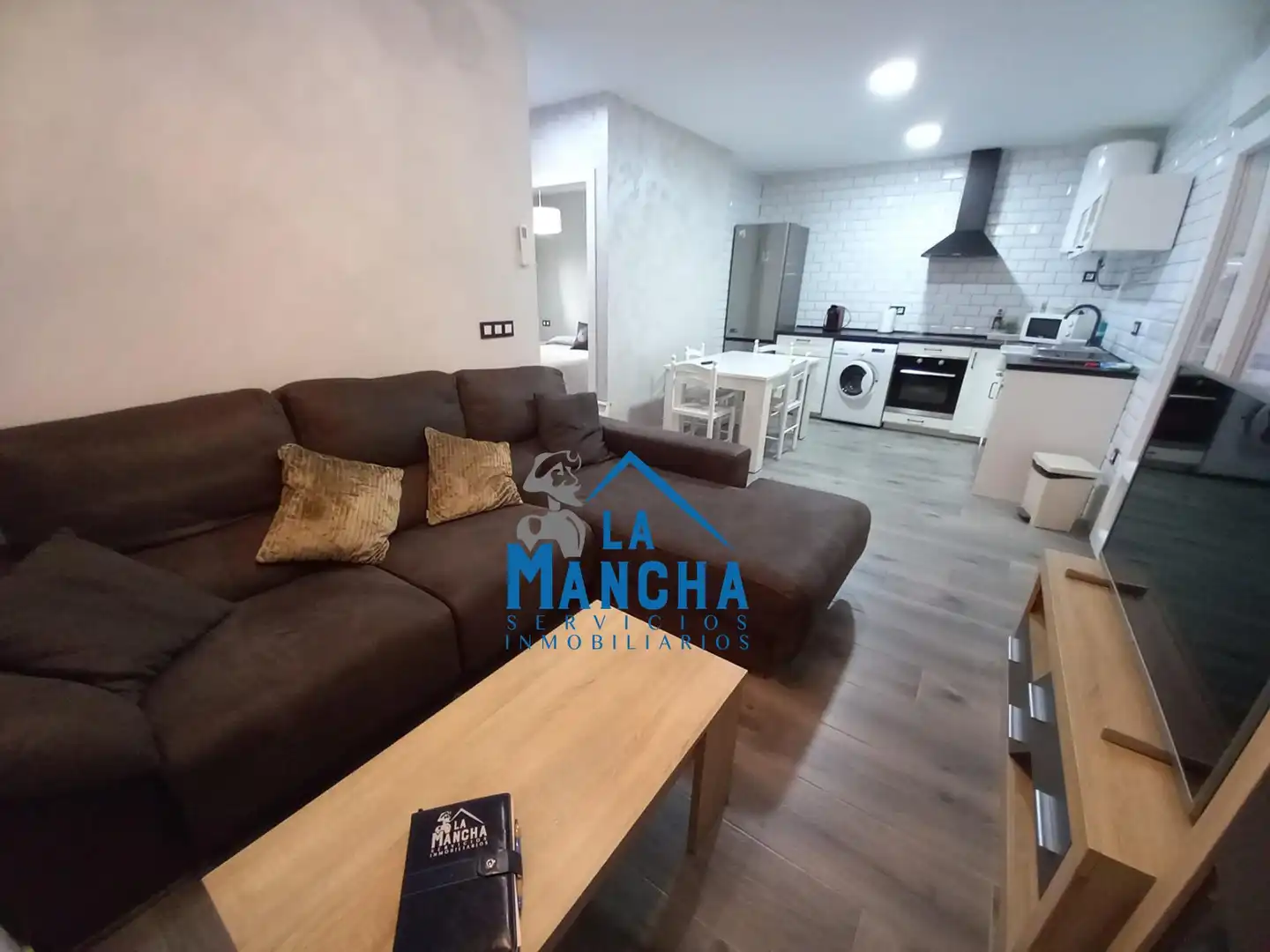 Sala d'estar de Casa o xalet en venda en Madrigueras amb Piscina i Moblat