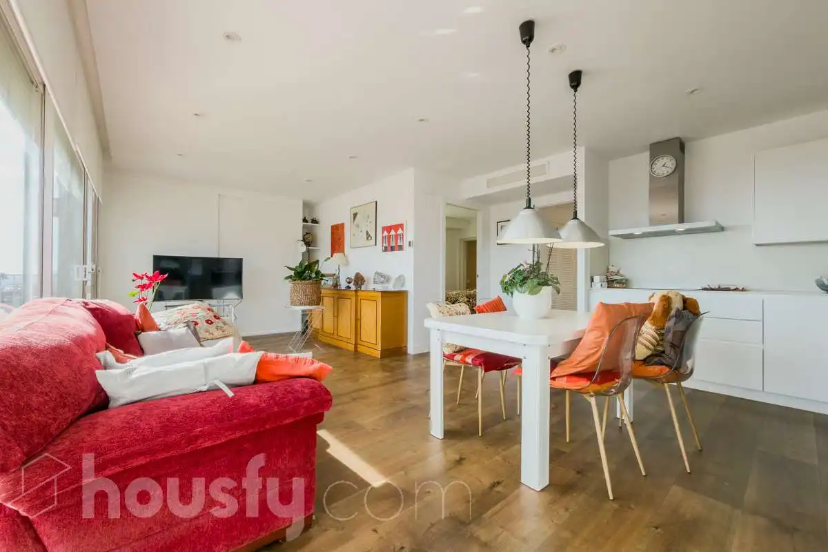 Sala d'estar de Casa o xalet en venda en Barcelona amb Aire condicionat, Calefacció i Jardí privat