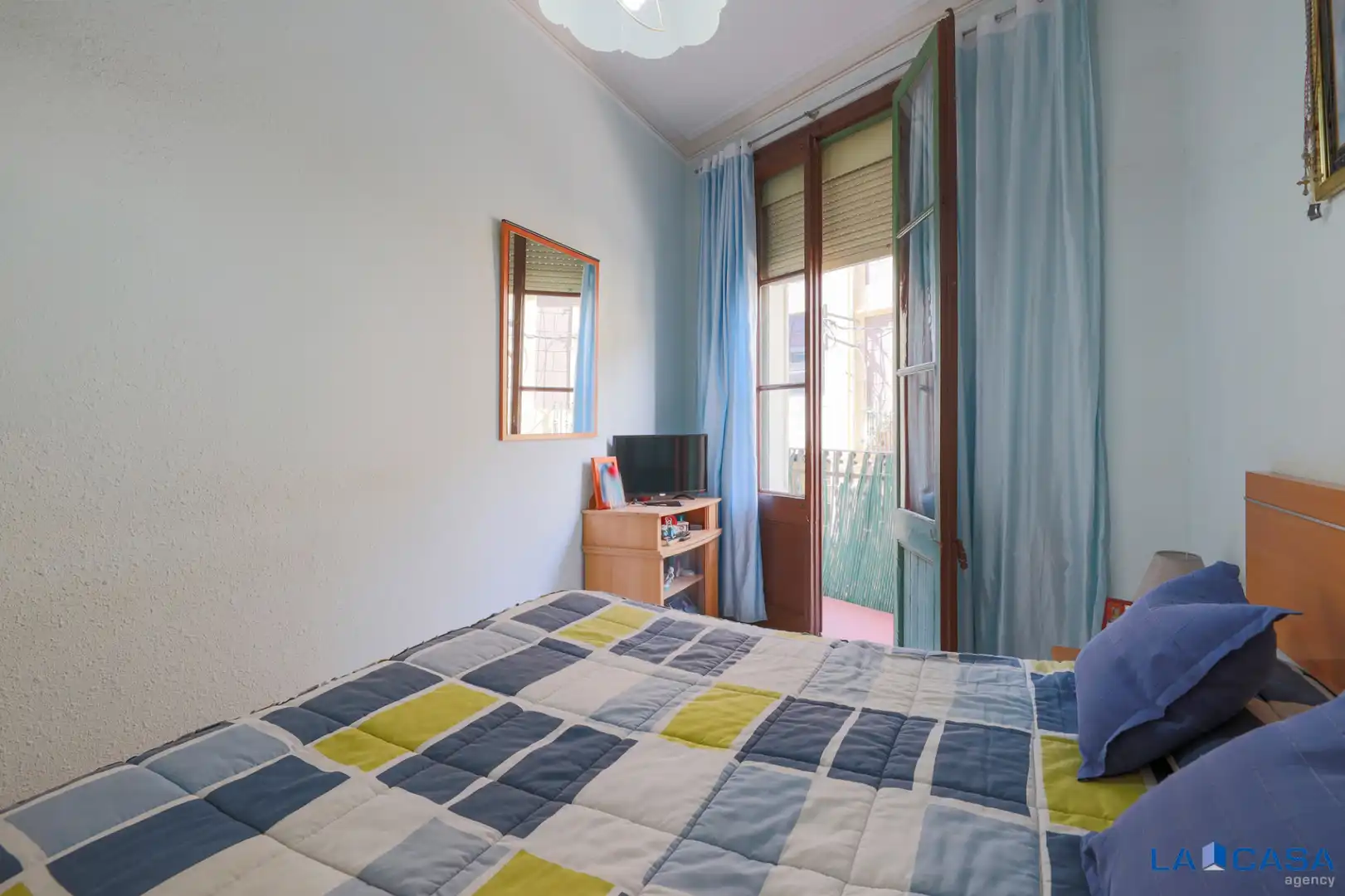 Bedroom of Flat for sale in  Barcelona Capital  with Air Conditioner, Heating and Oven