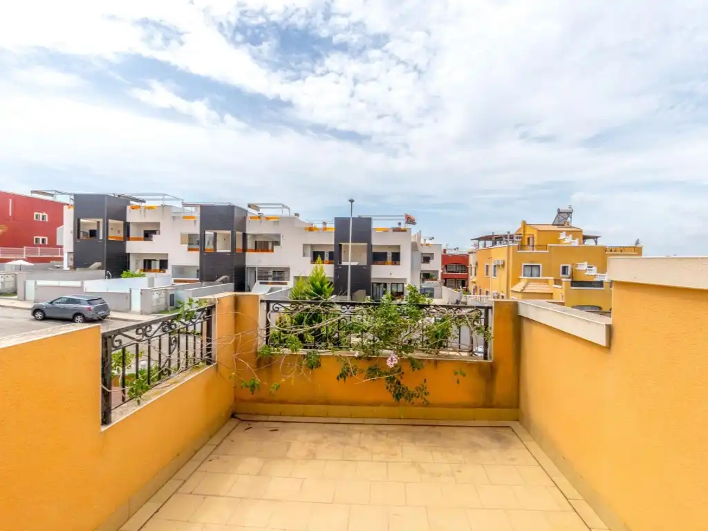 Terrassa de Casa adosada en venda en Orihuela amb Aire condicionat, Moblat i Piscina comunitària
