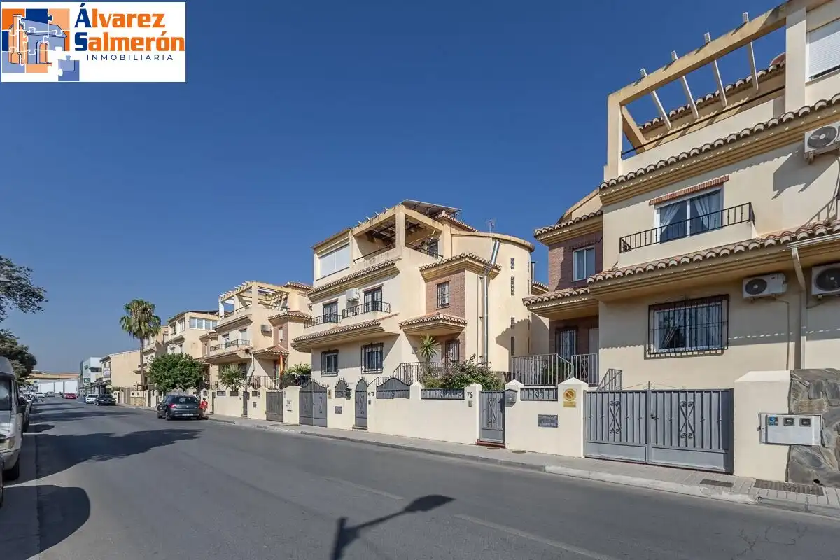 Casa pareada con piscina en venta en Calle CARLOS CANO (HI), imagen 38