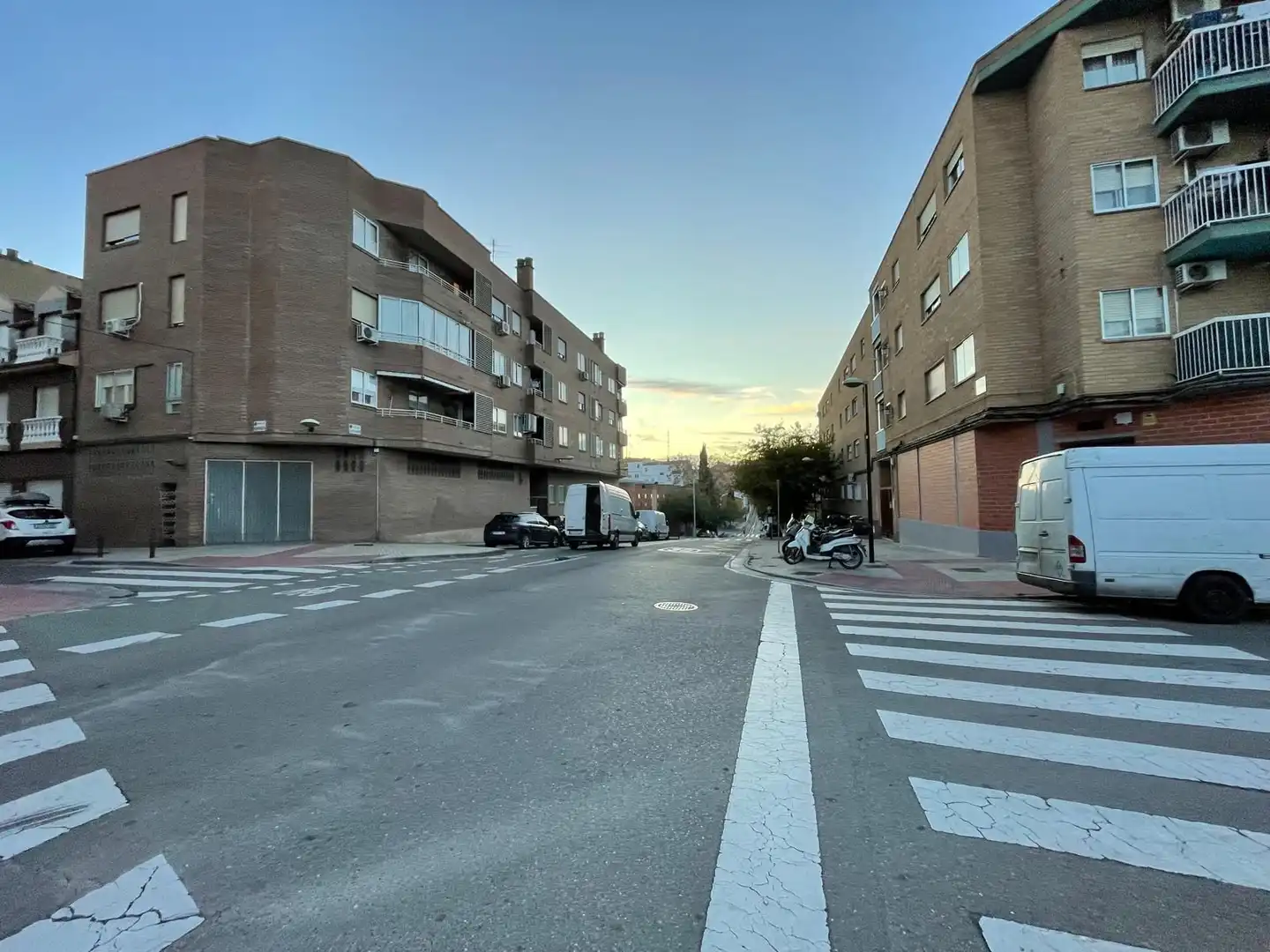 Außenansicht von Garage zum Verkauf in Zaragoza