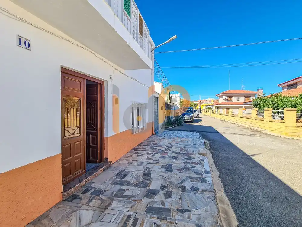 Casa con terraza en venta en Zurgena, imagen 3