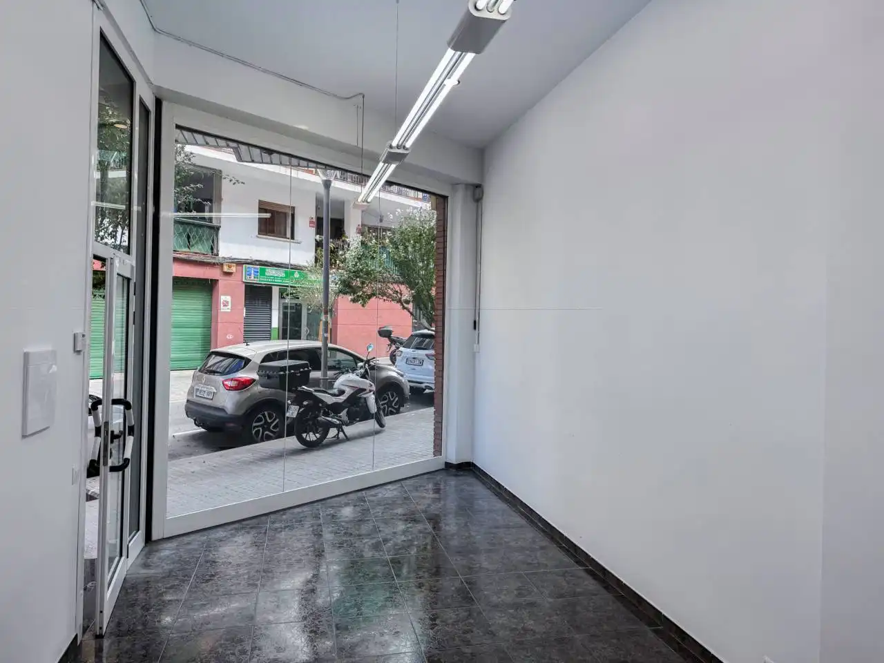 Local en venta en Calle Don Pelayo, 105, La Salut