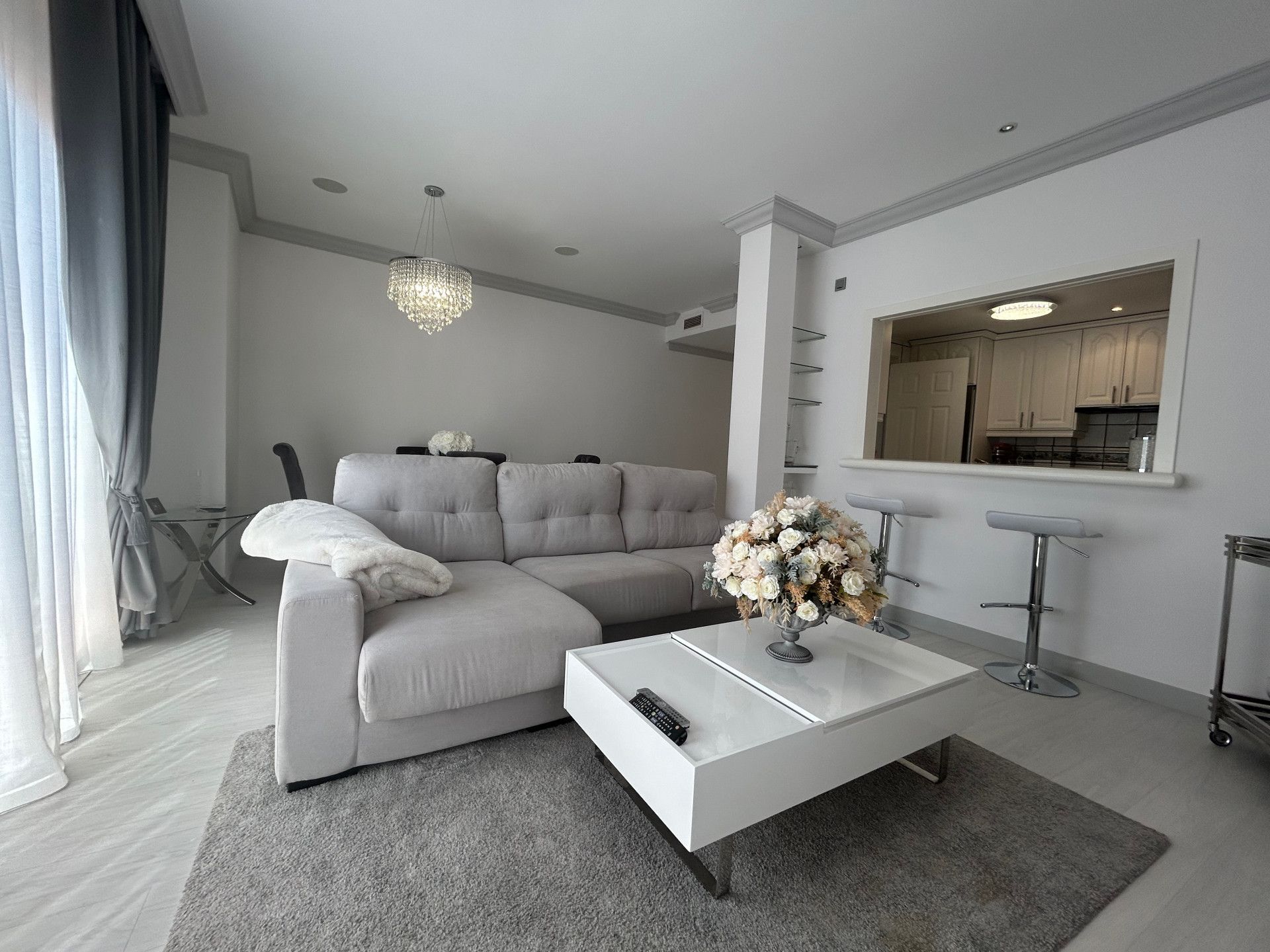 Sala de estar de Dúplex en venta en Estepona con Aire acondicionado, Terraza y Piscina