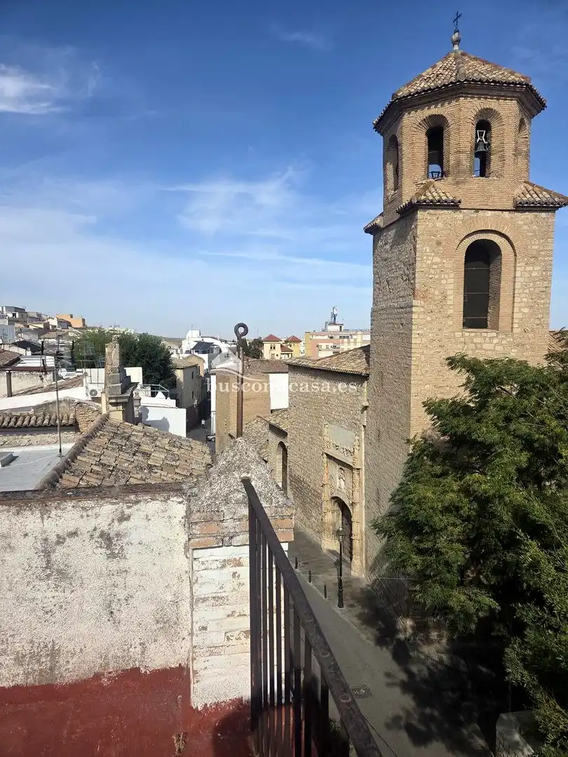 Vista exterior de Casa adosada en venda en Jaén amb Terrassa i Balcó