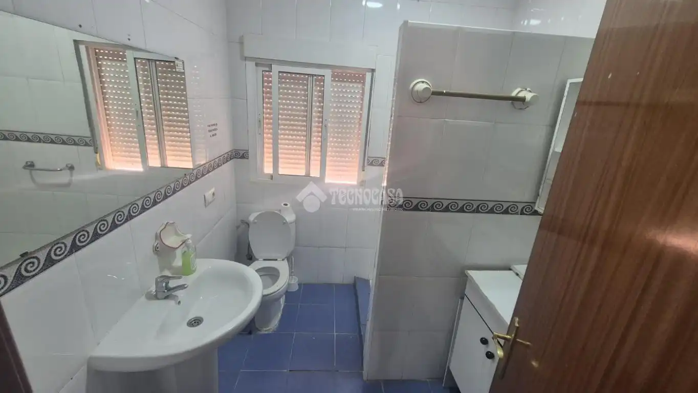 Baño de Casa adosada en venta en Badajoz con Amueblado