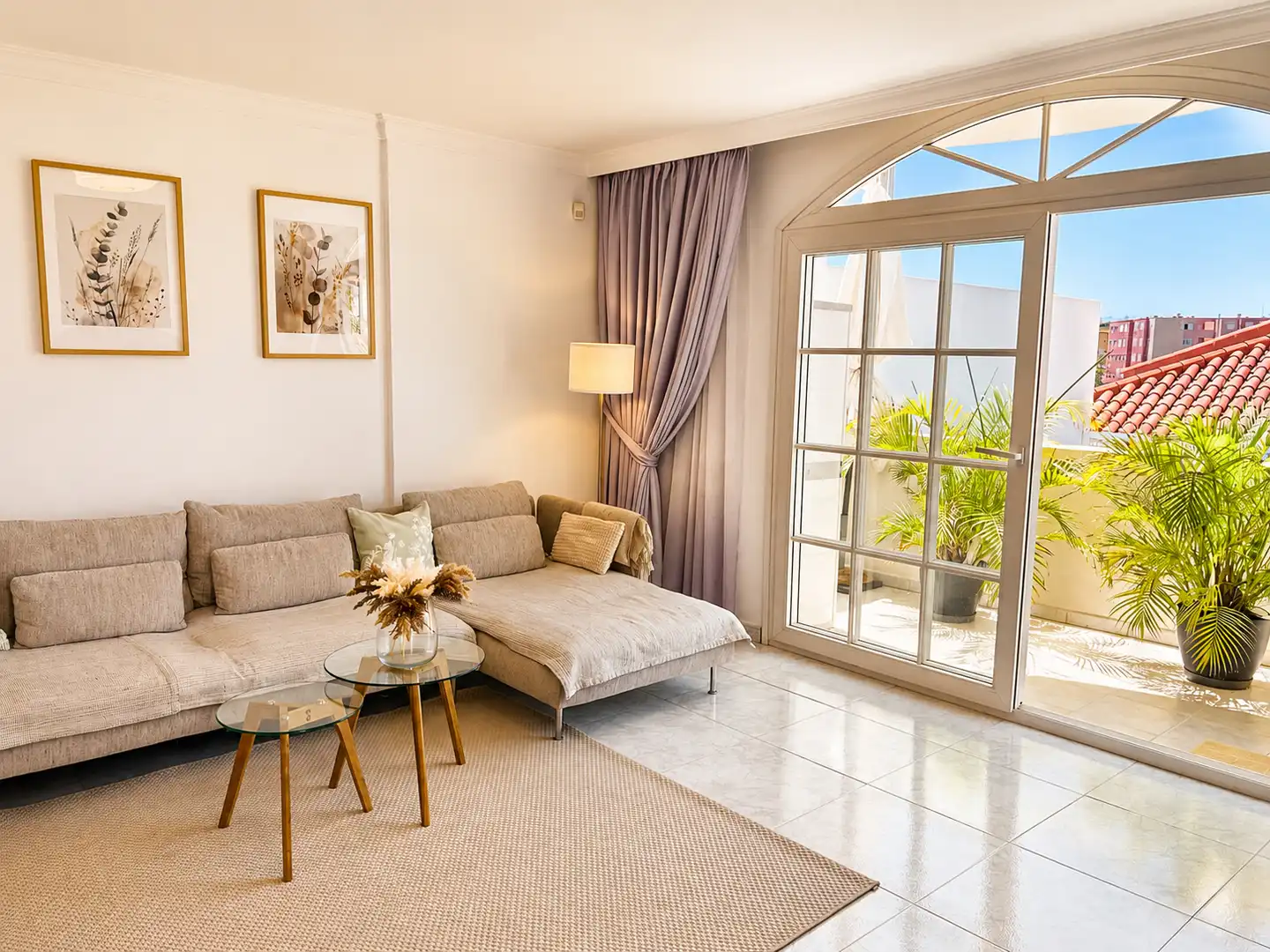 Sala d'estar de Casa o xalet en venda en San Bartolomé de Tirajana amb Aire condicionat, Jardí privat i Terrassa