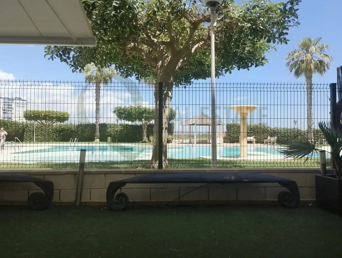 Schwimmbecken von Erdgeschoss zur Miete in El Campello mit Klimaanlage, Privatgarten und Möbliert