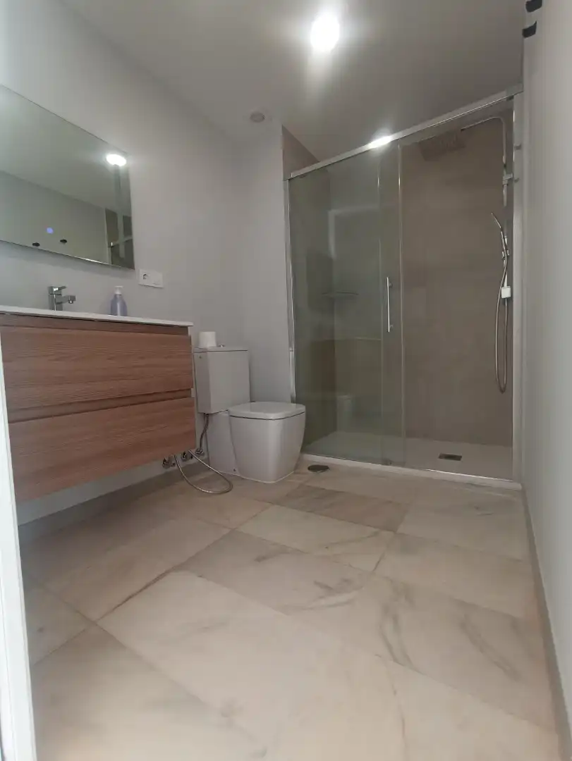 Bathroom of Flat for rent in Sevilla  with Air Conditioner, Terrace and Storage room