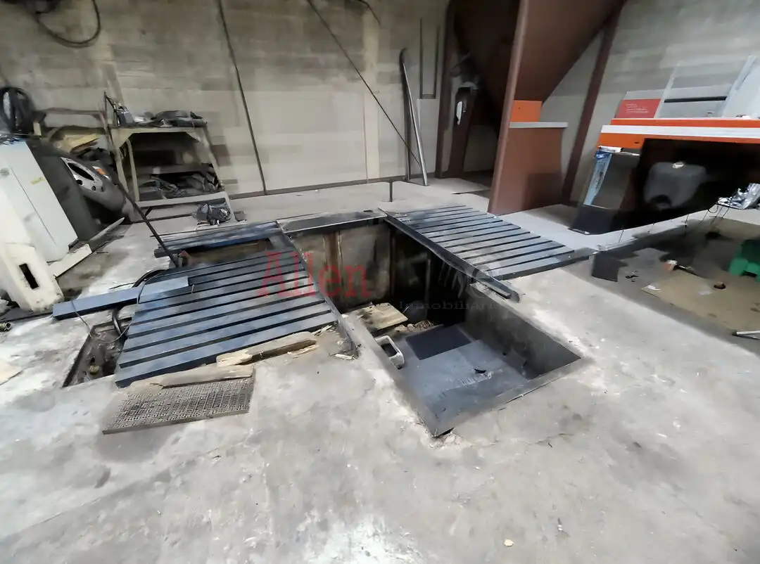 Nave industrial en venta en Illas