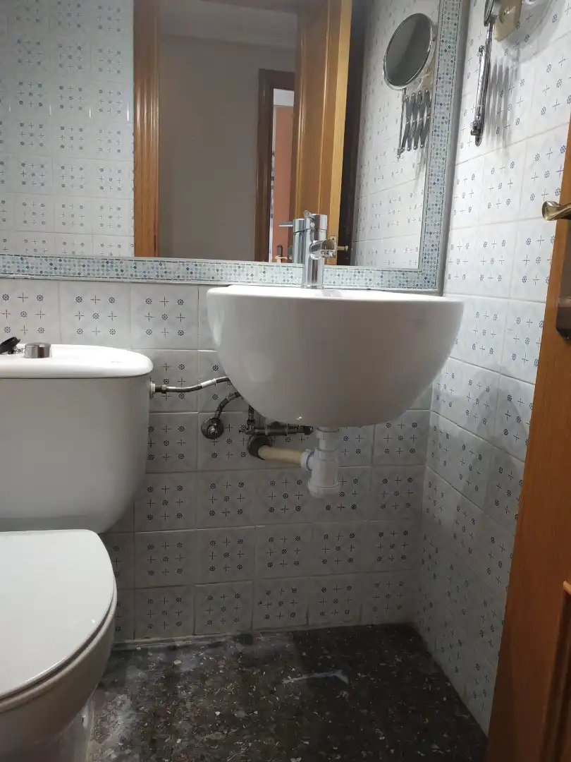 Baño de Piso de alquiler en Valencia con Amueblado, Horno y Lavadora