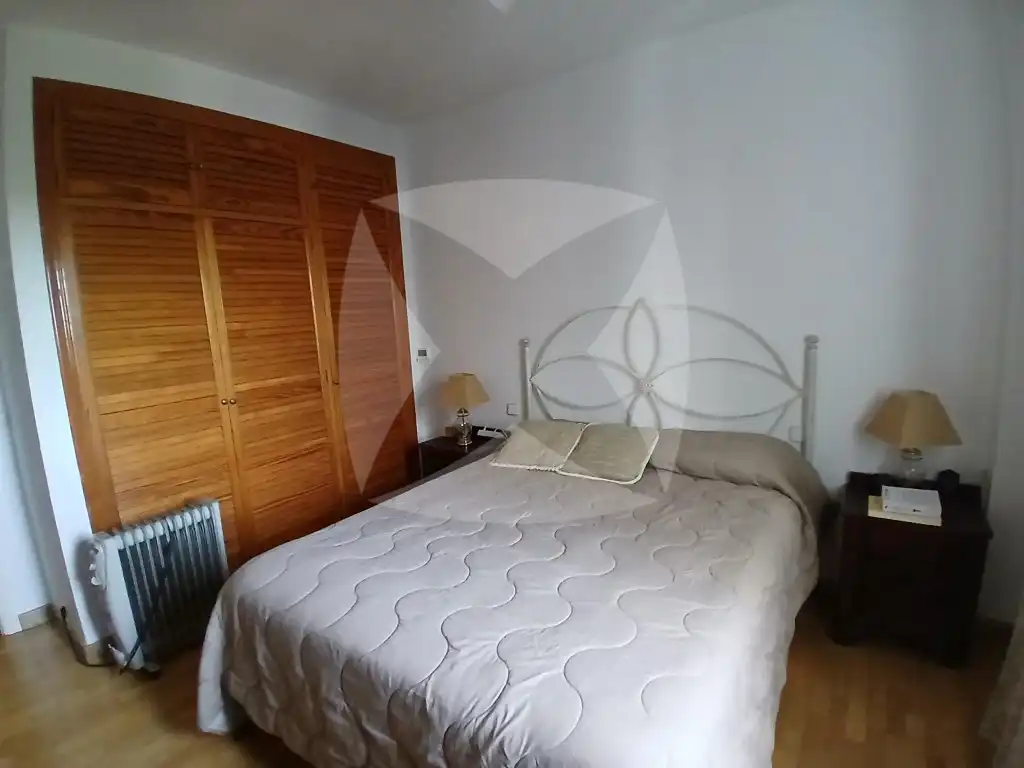 Dormitori de Casa o xalet en venda en Badajoz amb Aire condicionat, Jardí privat i Terrassa