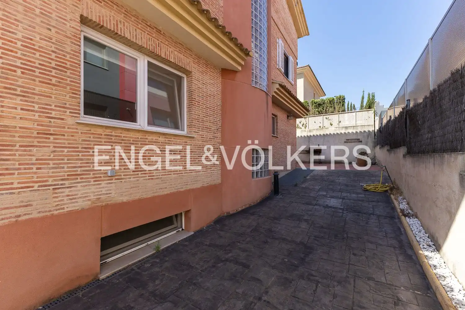 Vista exterior de Casa o xalet de lloguer en Torrent amb Aire condicionat, Calefacció i Jardí privat