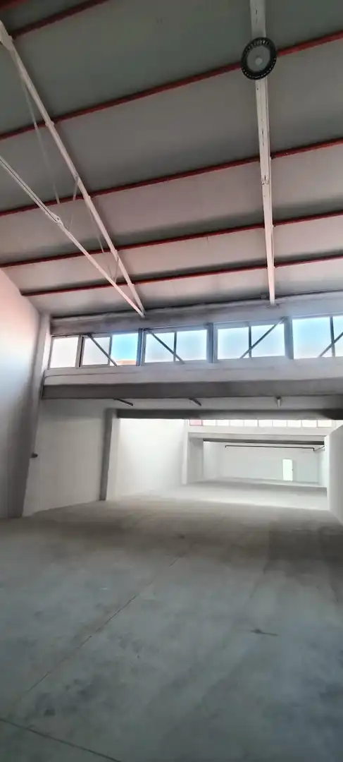 Fabrikhallen zur Miete in Elche / Elx