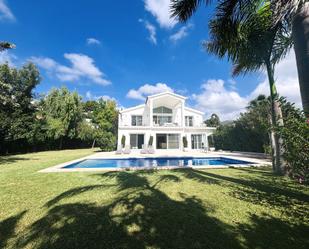 Vista exterior de Casa o xalet de lloguer en Marbella amb Aire condicionat, Jardí privat i Terrassa