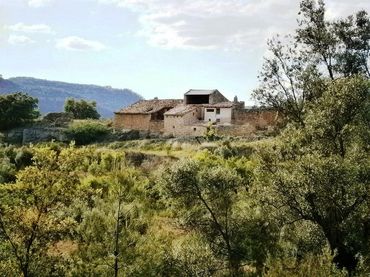 Casa rústica amb jardí en venda a Fuentespalda
