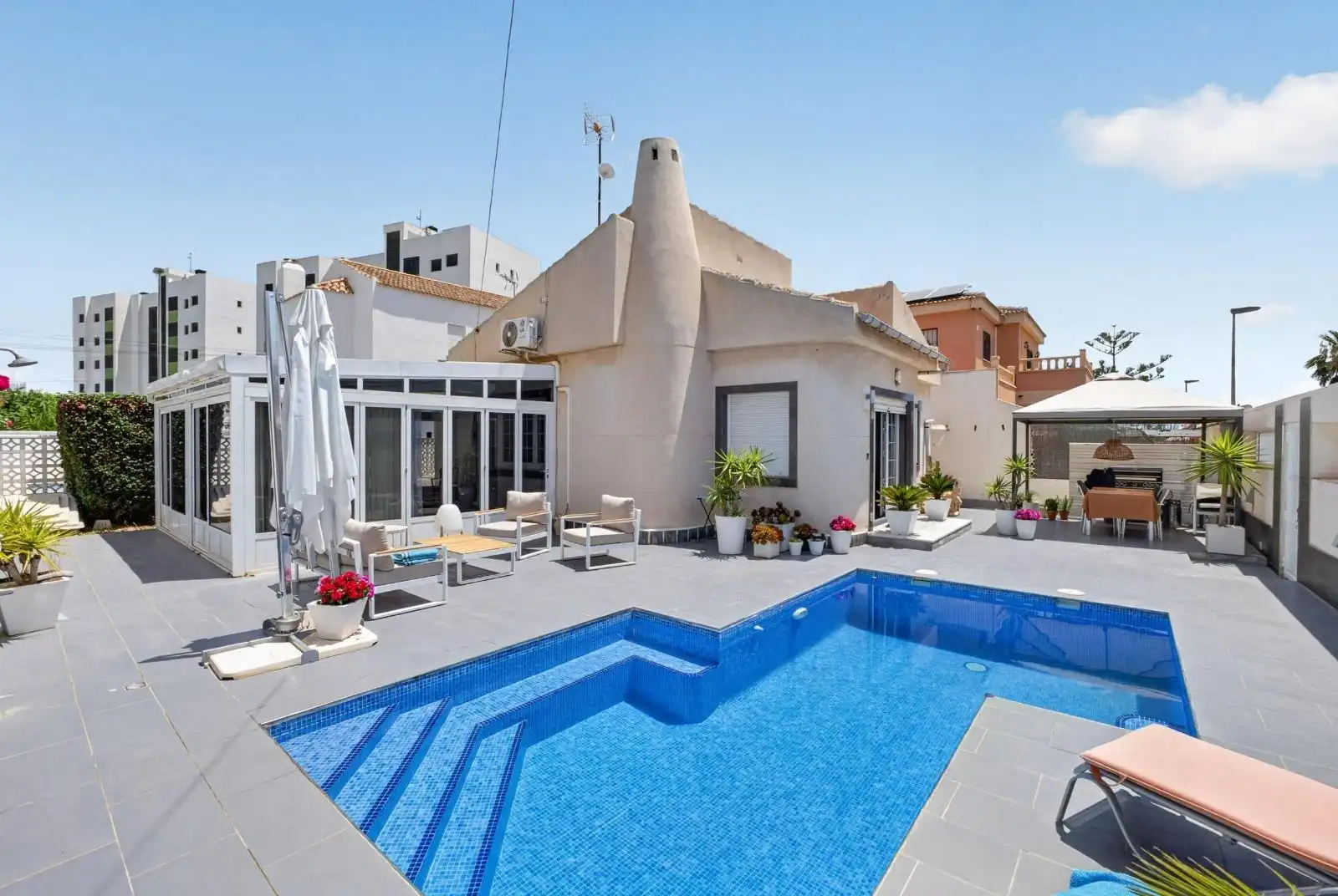 Villa avec piscine à vendre à Mil Palmeras