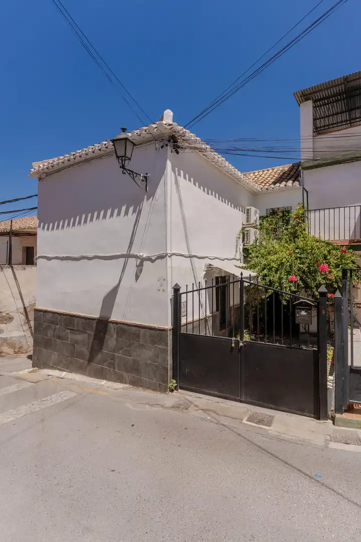 Vista exterior de Casa adosada en venta en La Zubia con Aire acondicionado