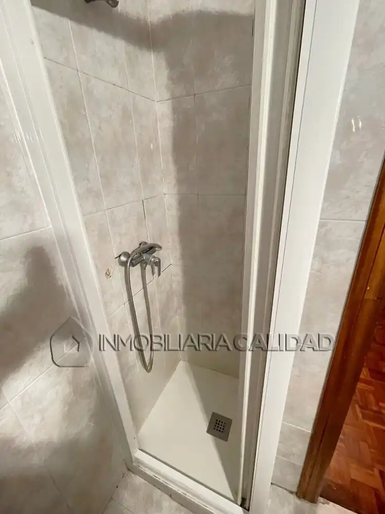 Bathroom of Flat for rent in Burgos  with Heating and Furnished