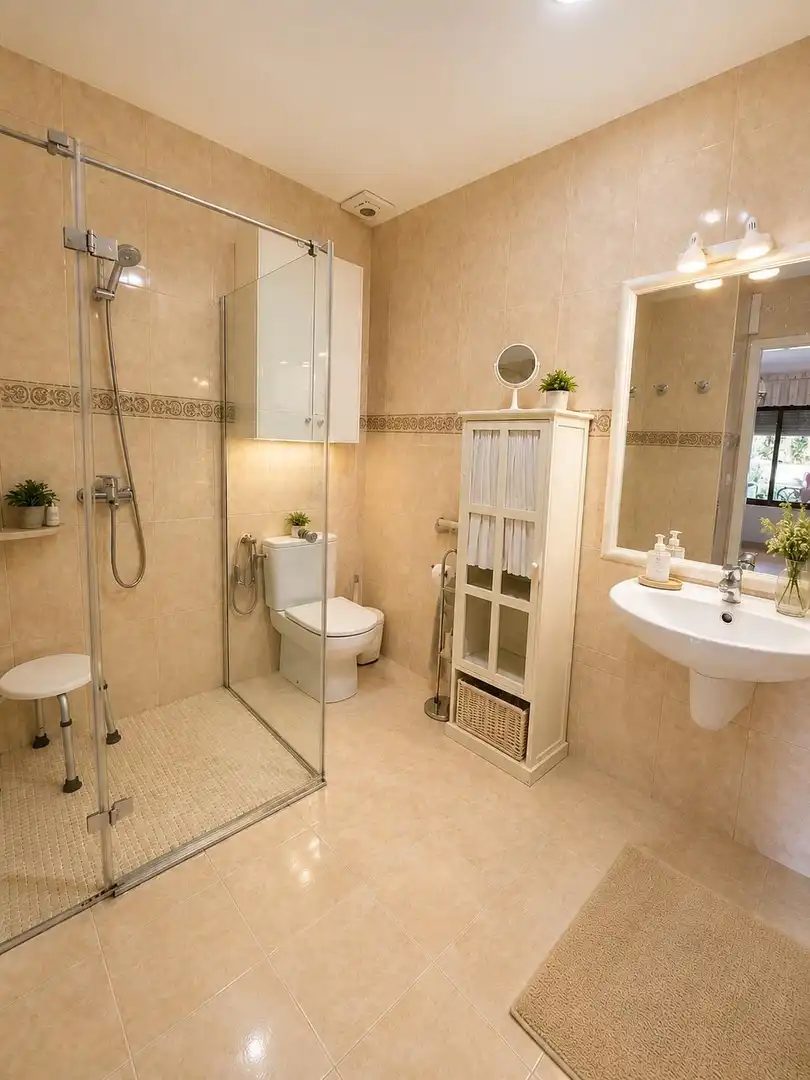 Badezimmer von Einfamilien-Reihenhaus zum Verkauf in Águilas mit Klimaanlage, Privatgarten und Terrasse