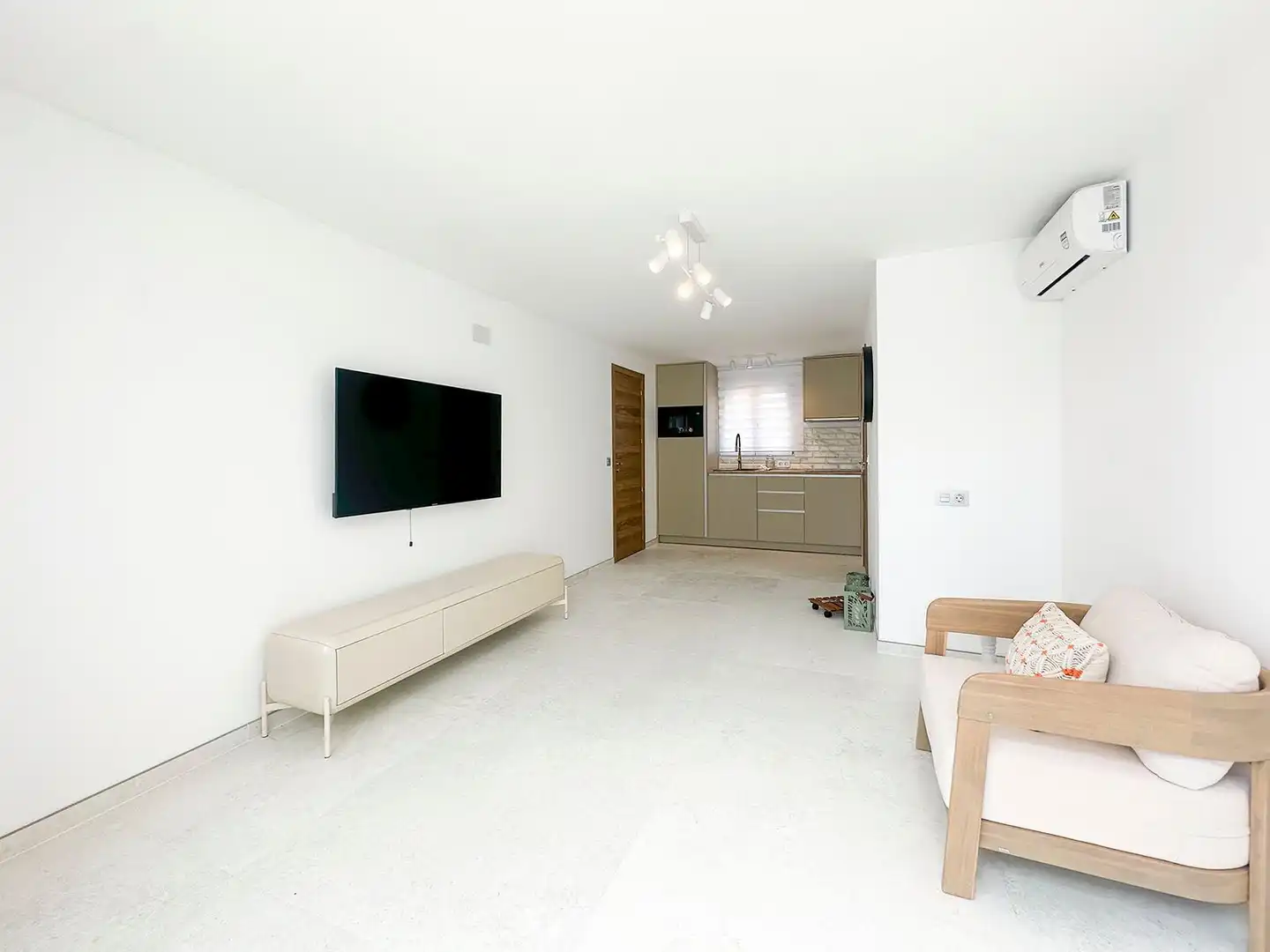 Sala d'estar de Casa o xalet en venda en Calpe / Calp amb Aire condicionat, Calefacció i Jardí privat