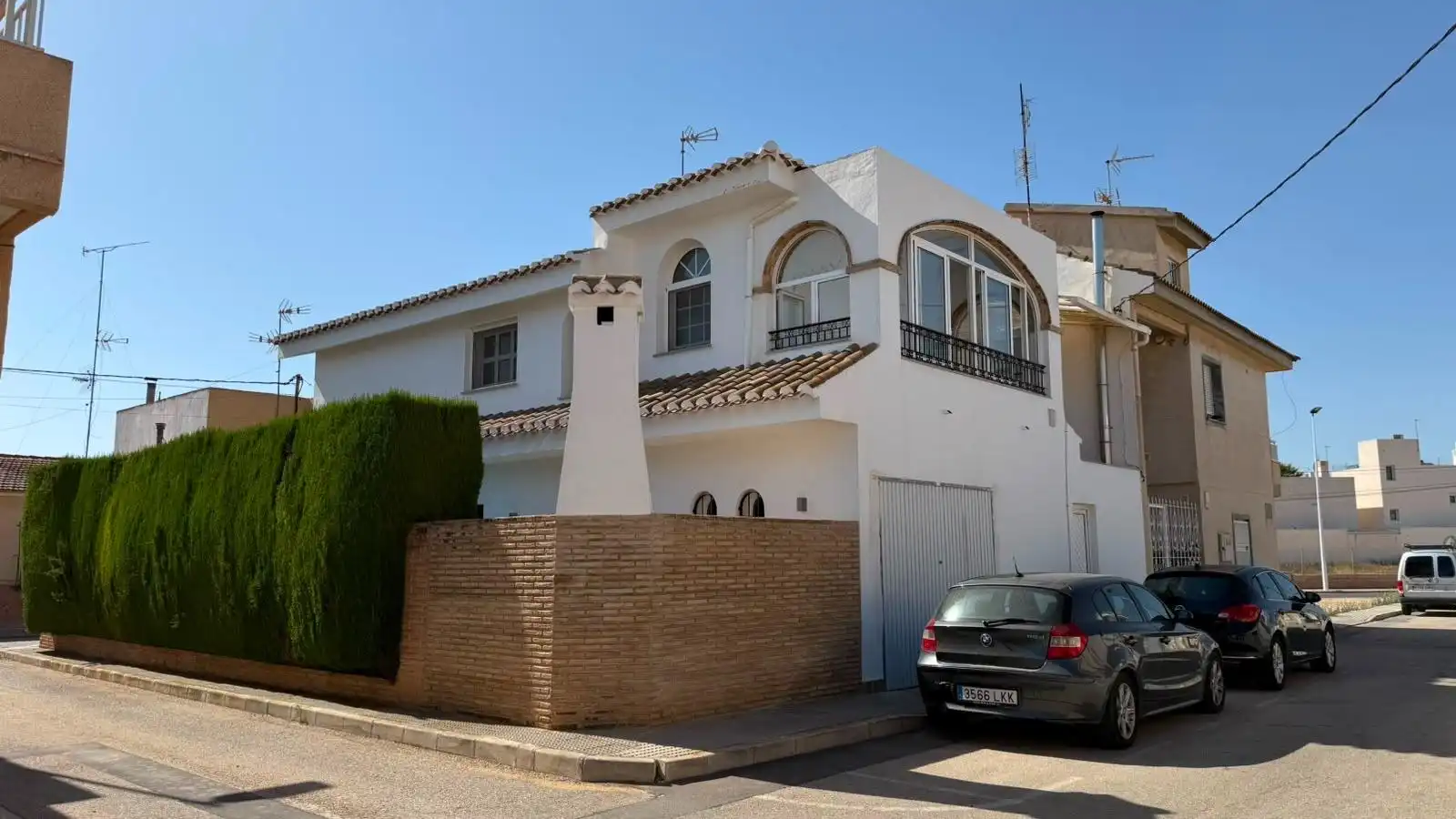 Vista exterior de Casa o xalet en venda en San Pedro del Pinatar amb Aire condicionat, Calefacció i Terrassa