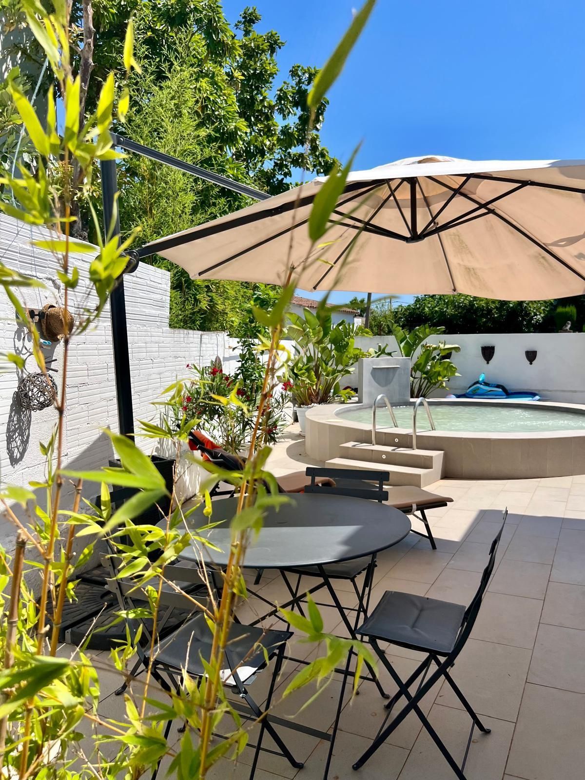 Terrace of House or chalet for sale in Roses  with Air Conditioner, Heating and Private garden