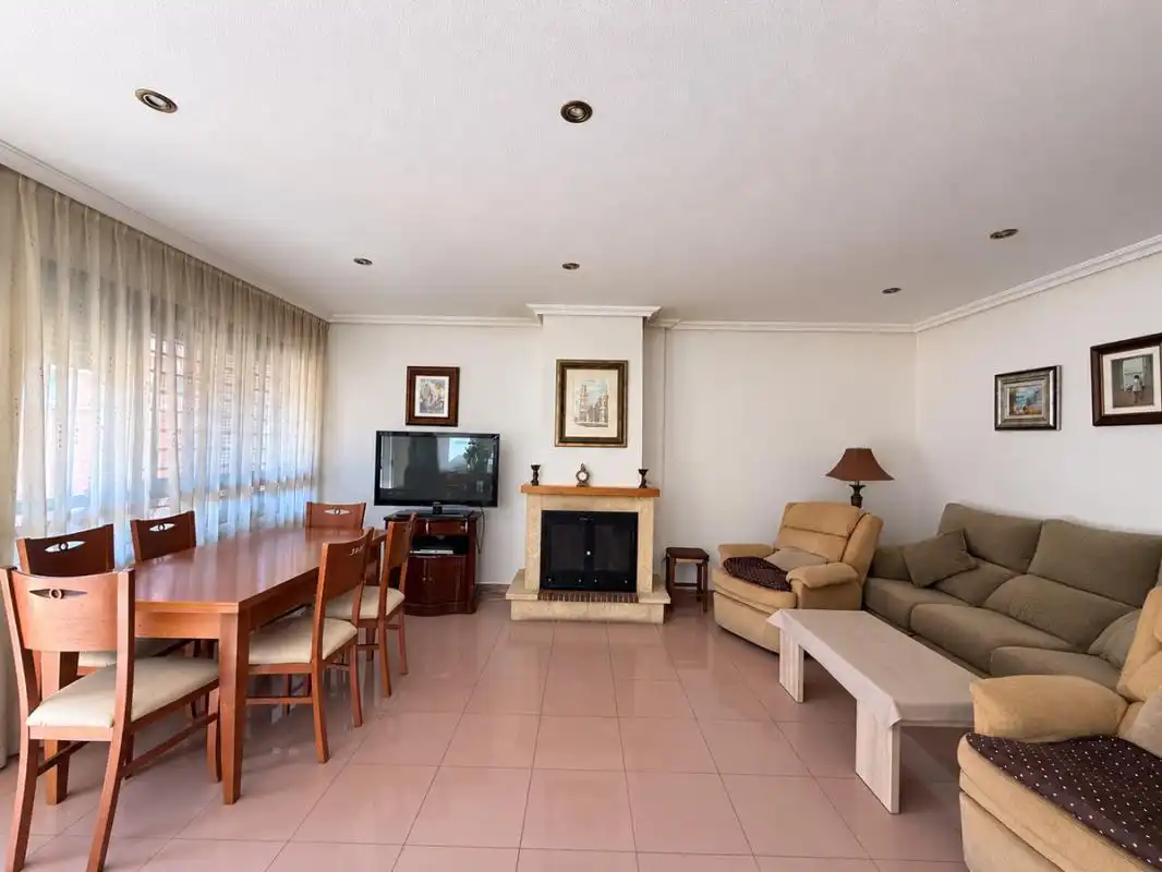 Sala de estar de Casa adosada en venta en Murcia con Aire acondicionado, Calefacción y Terraza
