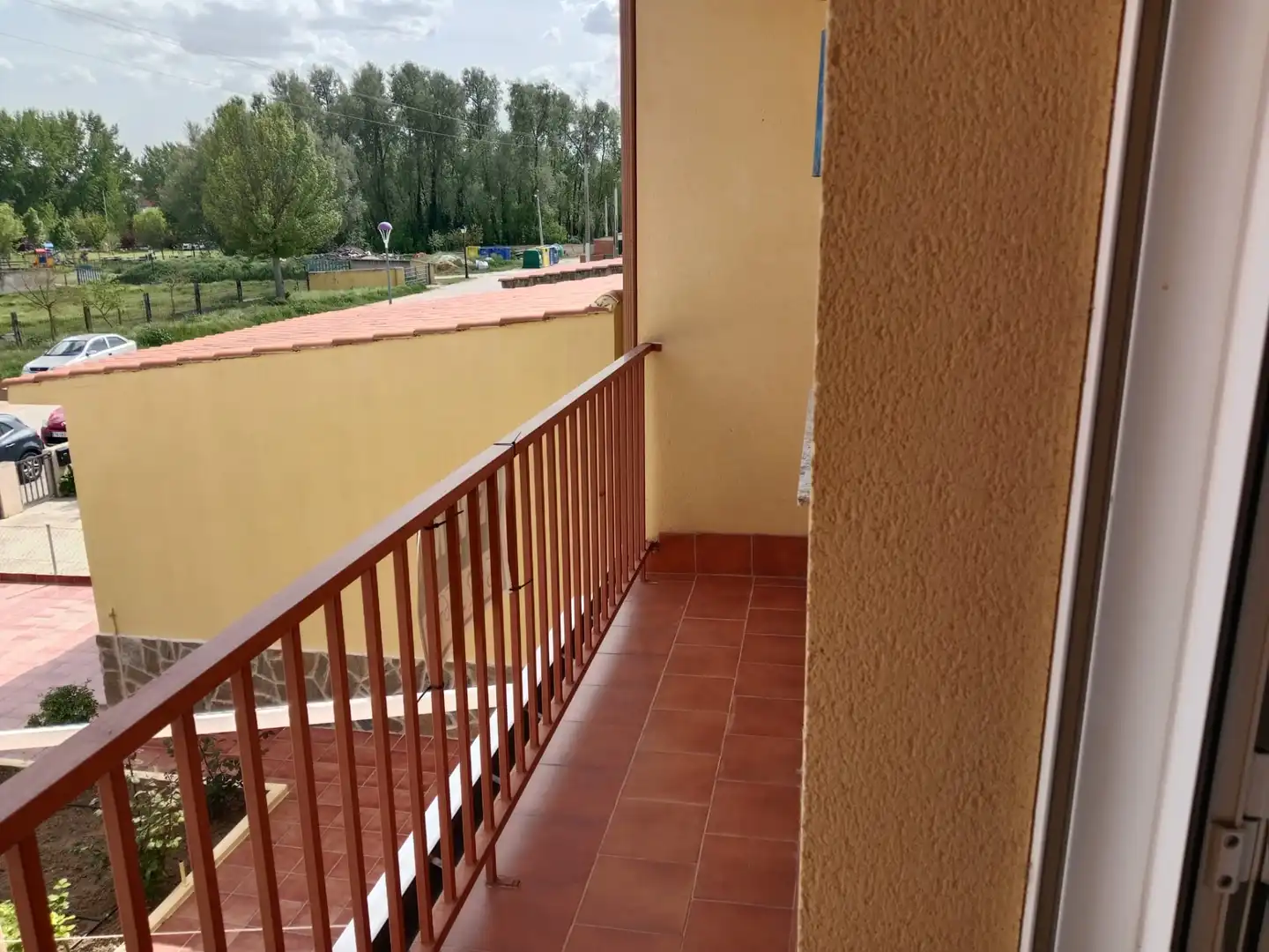 Terrasse von Einfamilien-Reihenhaus zum Verkauf in Venialbo mit Heizung, Privatgarten und Balkon