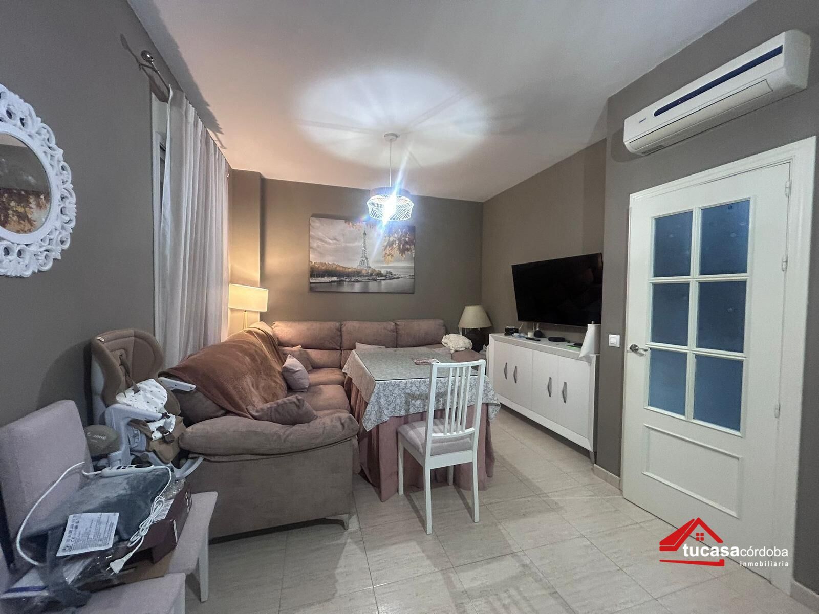 Sala d'estar de Casa adosada en venda en Guadalcázar amb Aire condicionat