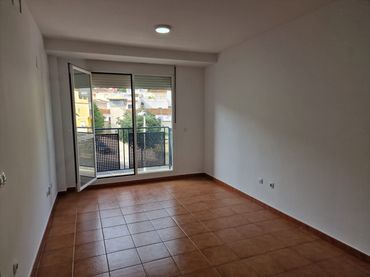 Pis amb balcó en venda a Carrer Montesa 20