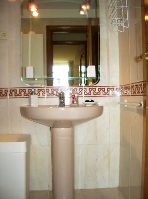 Bathroom of Flat for rent in San Lorenzo de El Escorial  with Heating, Furnished and Washing machine