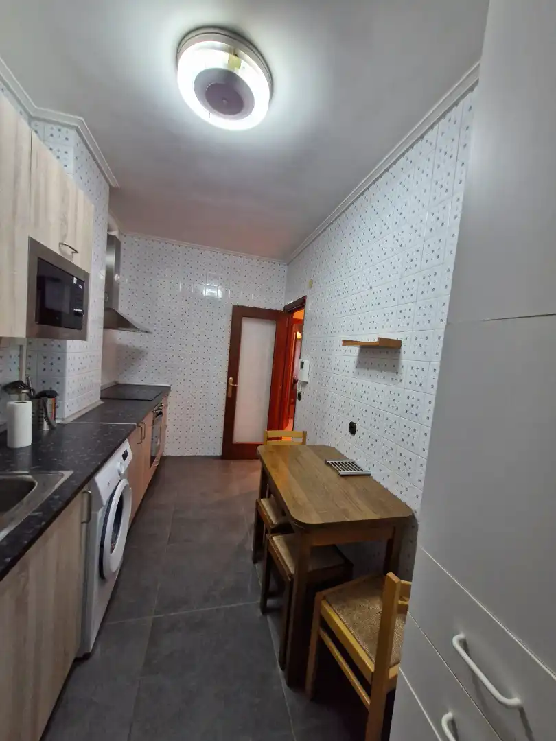 Cocina de Piso de alquiler en Vitoria - Gasteiz con Calefacción, Parquet y Amueblado