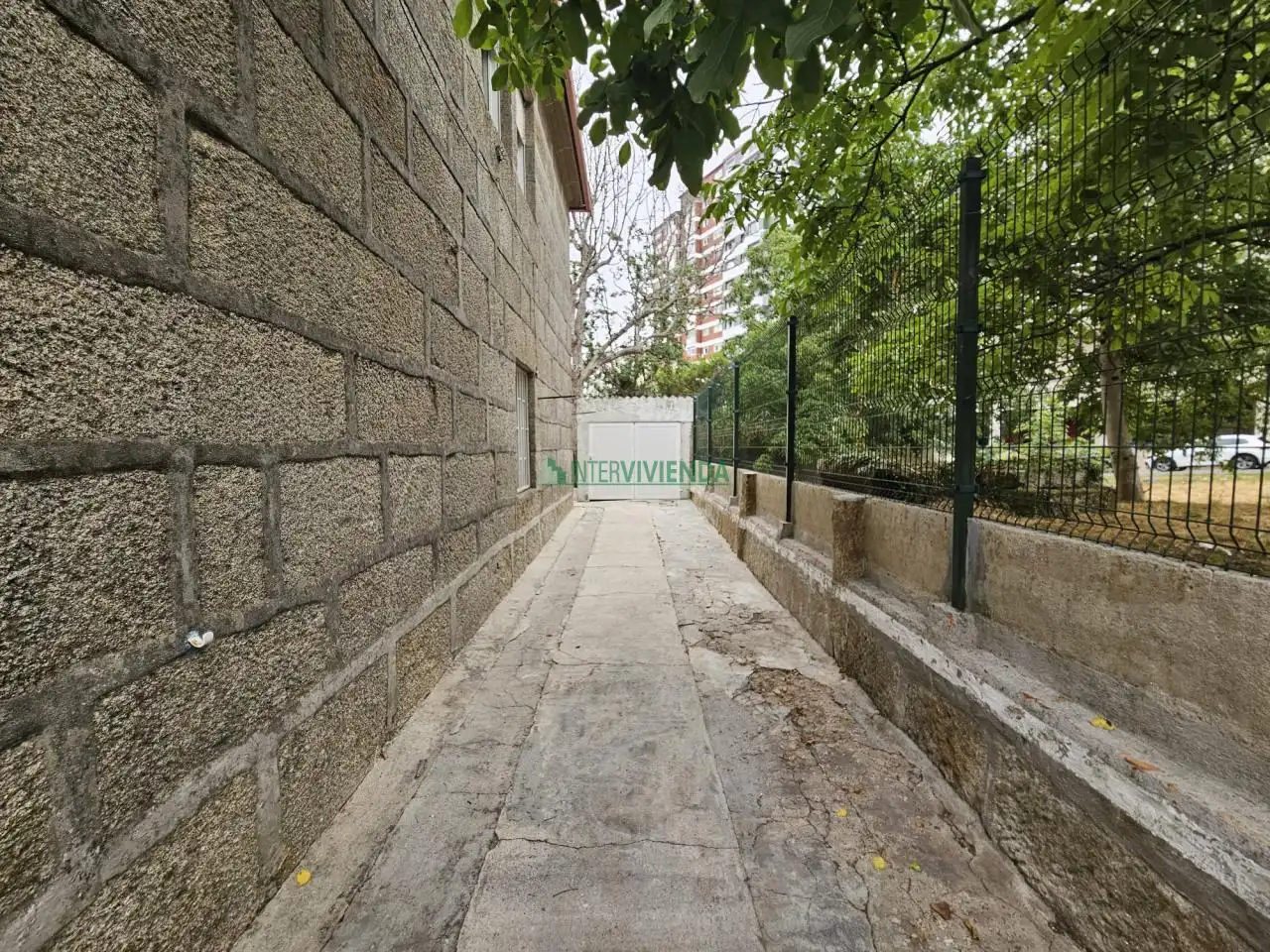 Vista exterior de Casa o xalet en venda en Vigo  amb Calefacció, Jardí privat i Parquet