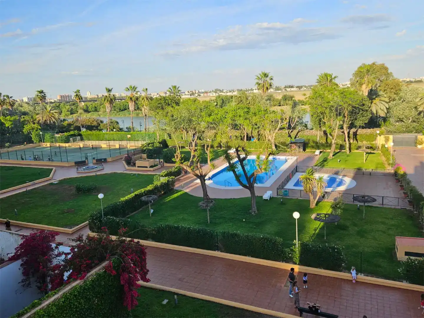 Piscina de Pis en venda en San Juan de Aznalfarache amb Aire condicionat i Piscina