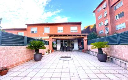 Jardí de Casa adosada en venda en Rubí amb Terrassa, Piscina i Balcó