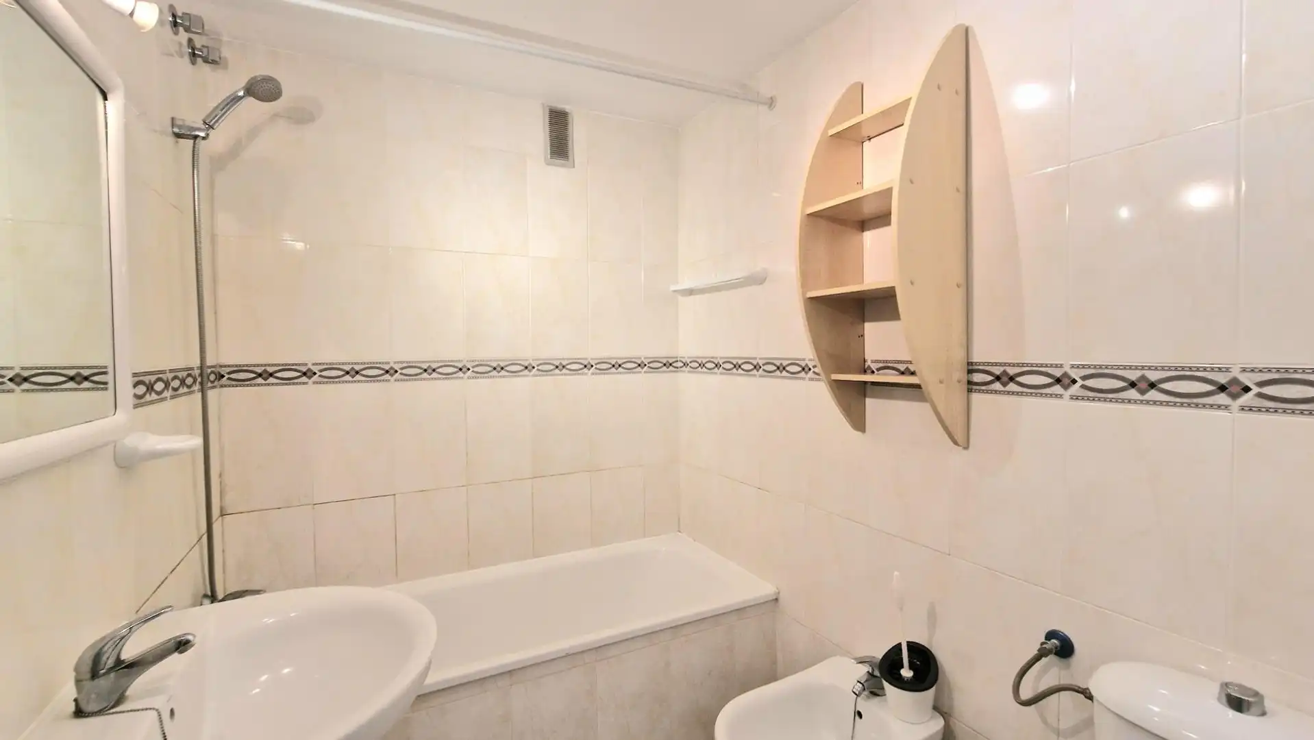 Baño de Apartamento en venta en Mijas con Jardín privado, Terraza y Piscina comunitaria