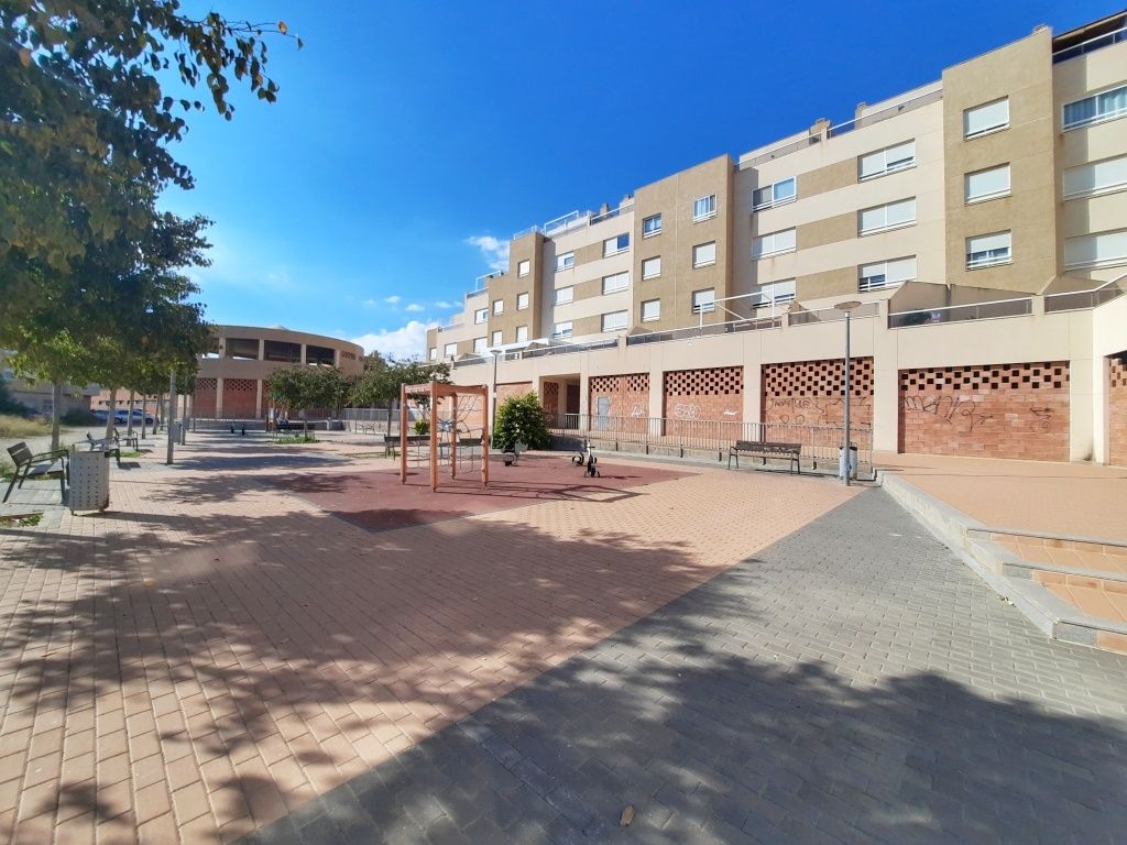 Vista exterior de Local en venda en El Campello