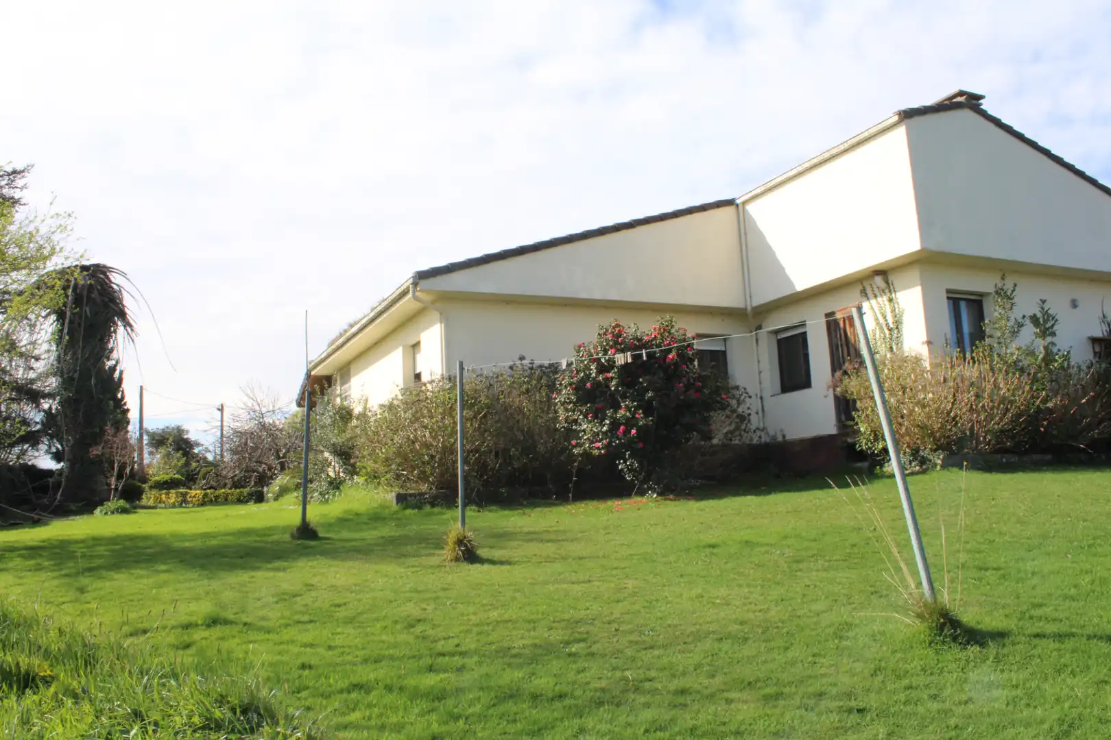 Vista exterior de Casa o xalet en venda en Villaviciosa amb Calefacció, Jardí privat i Terrassa