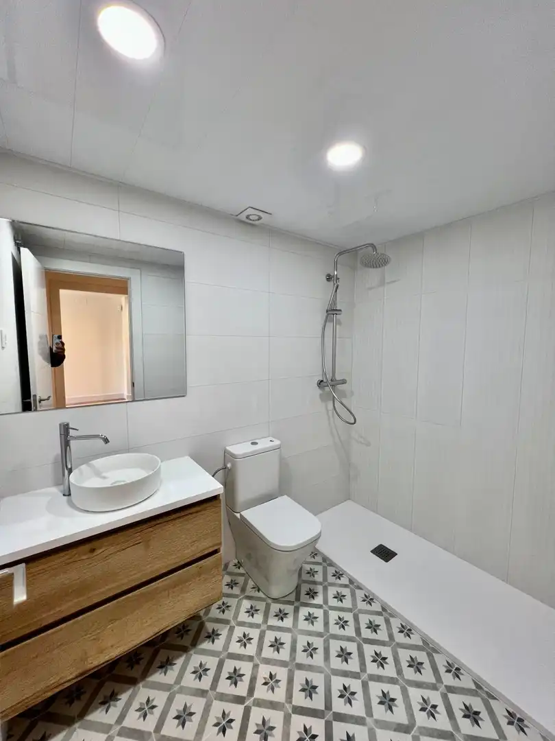 Bathroom of Flat for sale in Sabadell  with Air Conditioner, Heating and Terrace