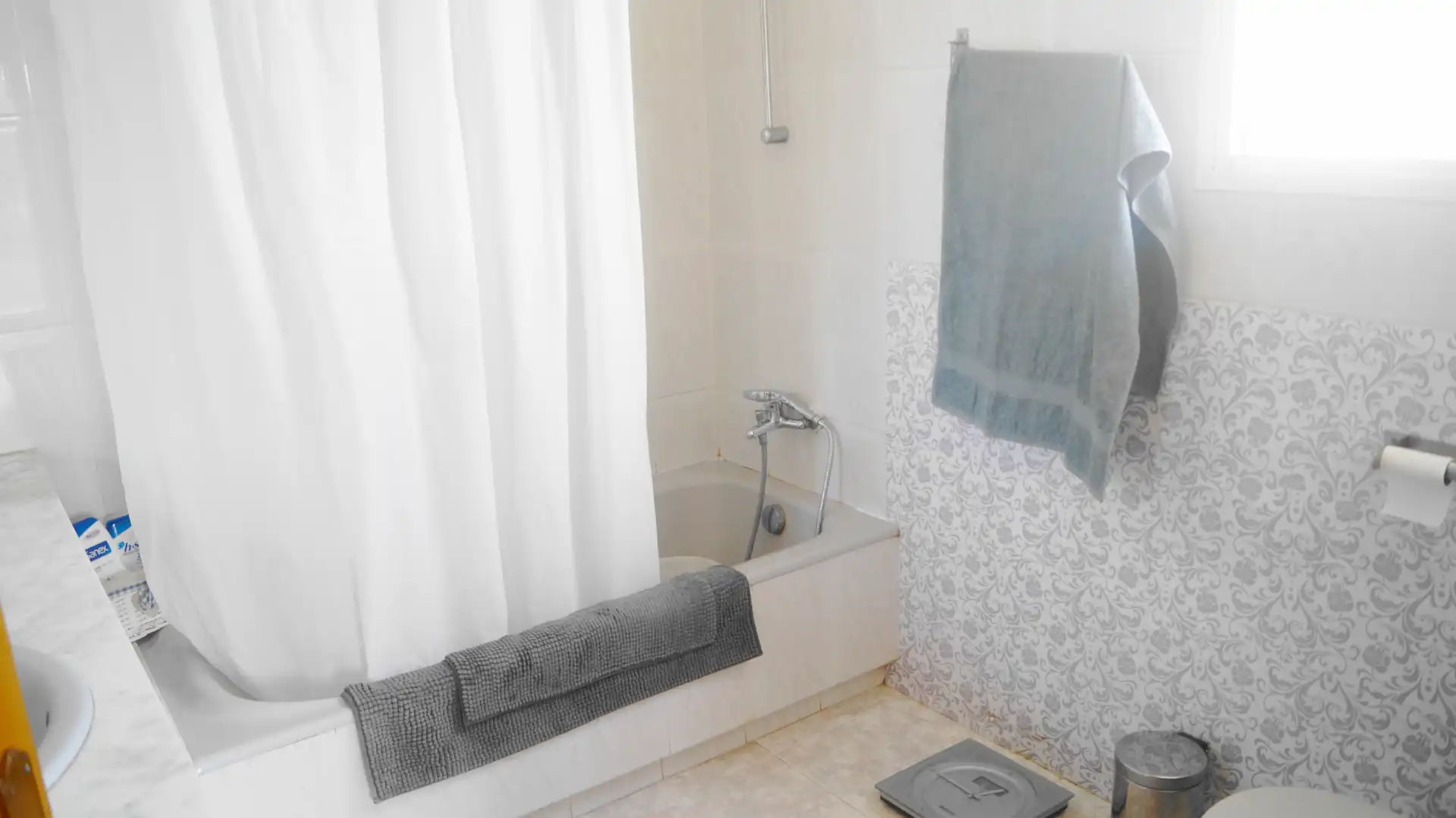 Badezimmer von Haus oder Chalet zum Verkauf in L'Ametlla del Vallès mit Klimaanlage, Heizung und Privatgarten