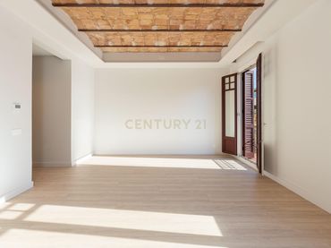 Apartament amb balcó en venda a Carrer del Consell de Cent, Barcelona, Spain