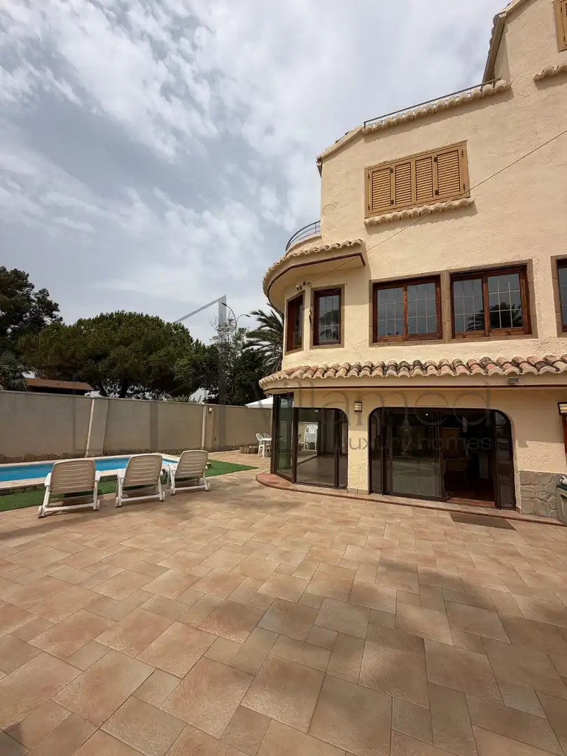 Vista exterior de Casa o chalet de alquiler en La Pobla de Farnals con Aire acondicionado, Calefacción y Terraza